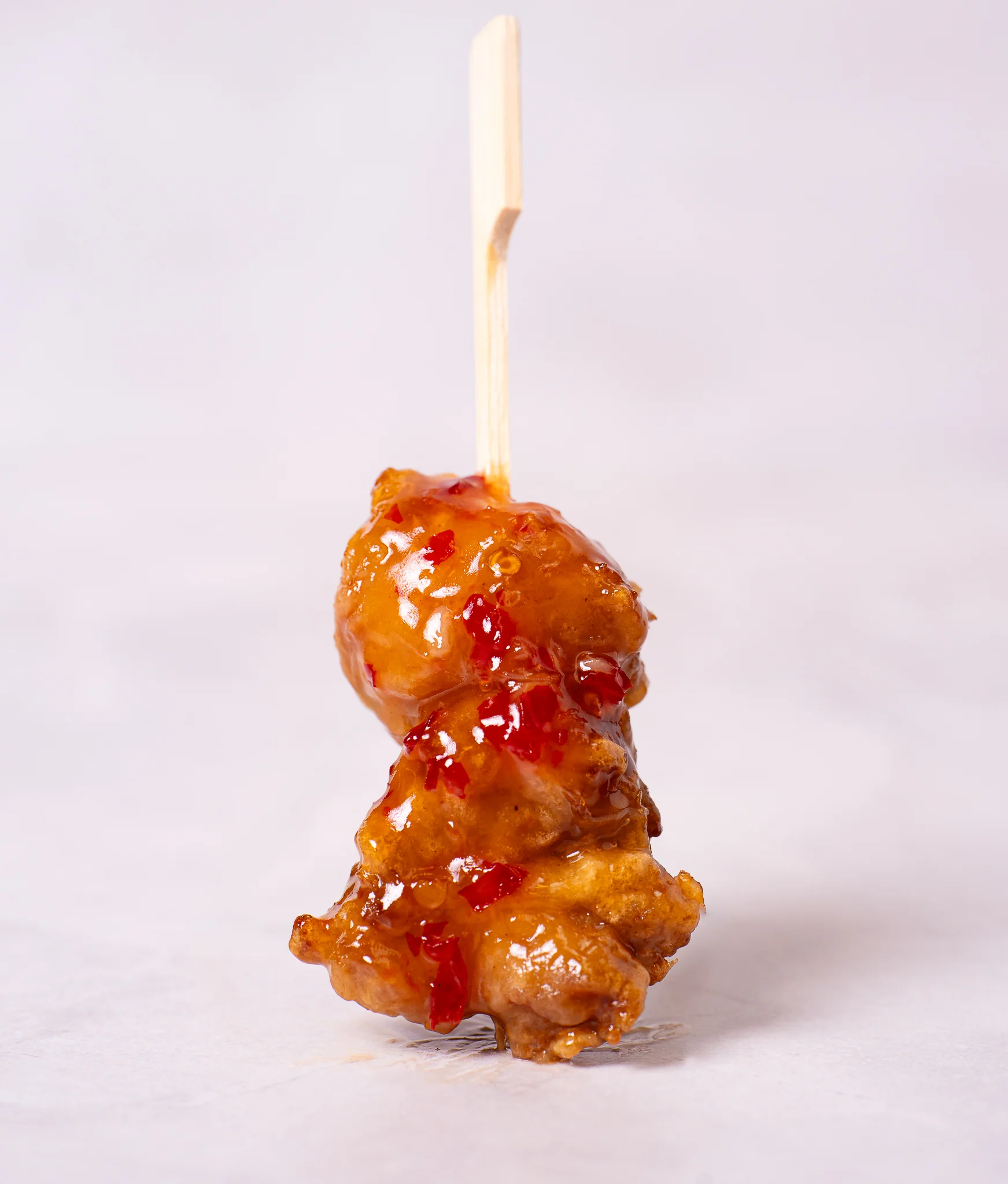 Пиле по китайски на клечка в сладко-кисел сос.