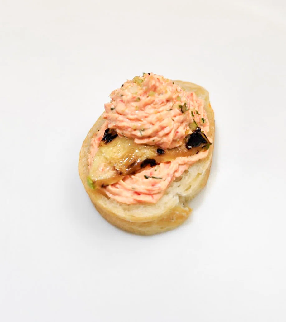 Брускета с мус от печена капия